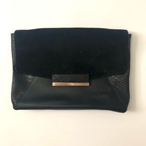 ALDO clutch with chain